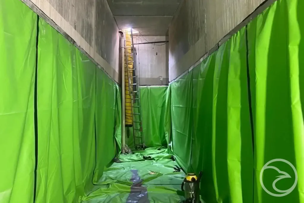 reinforced membrane liner for large storage tank